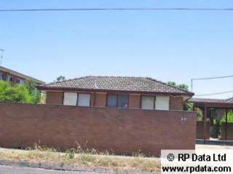 one bedroom in Coburg, close to train station