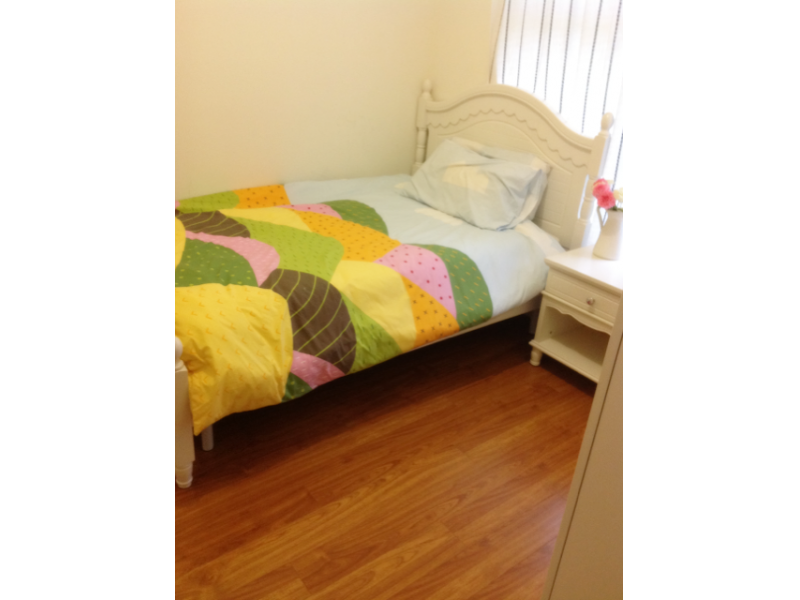 Bundoora room for rent, clost to Latrobe Uni car park 8