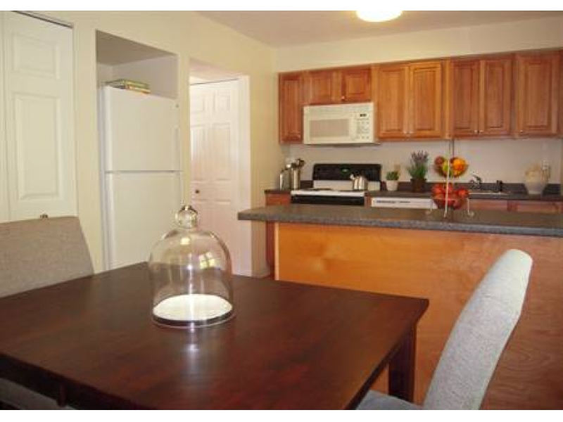 $ 750 - 1 BD IN TOWNHOUSE,IN-UNIT LAUNDRY,FREE PARK